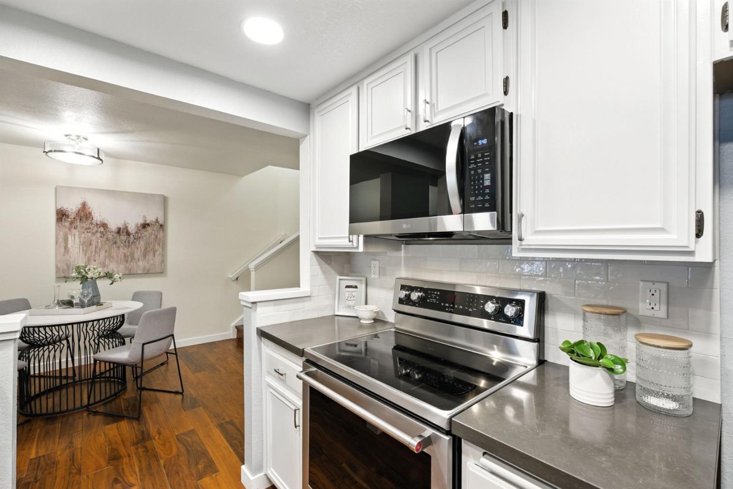 2074 Foxhall Loop
