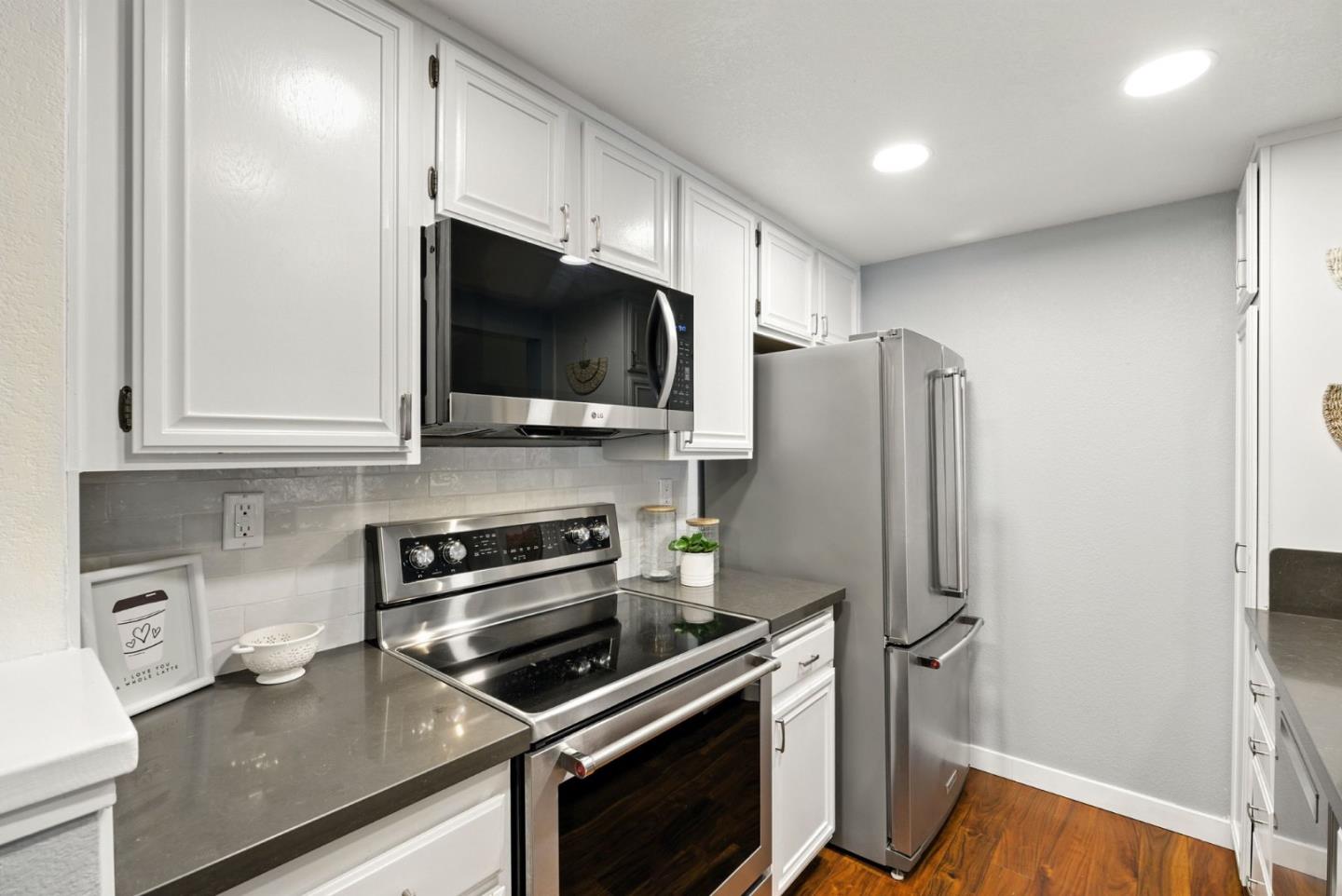 2074 Foxhall Loop