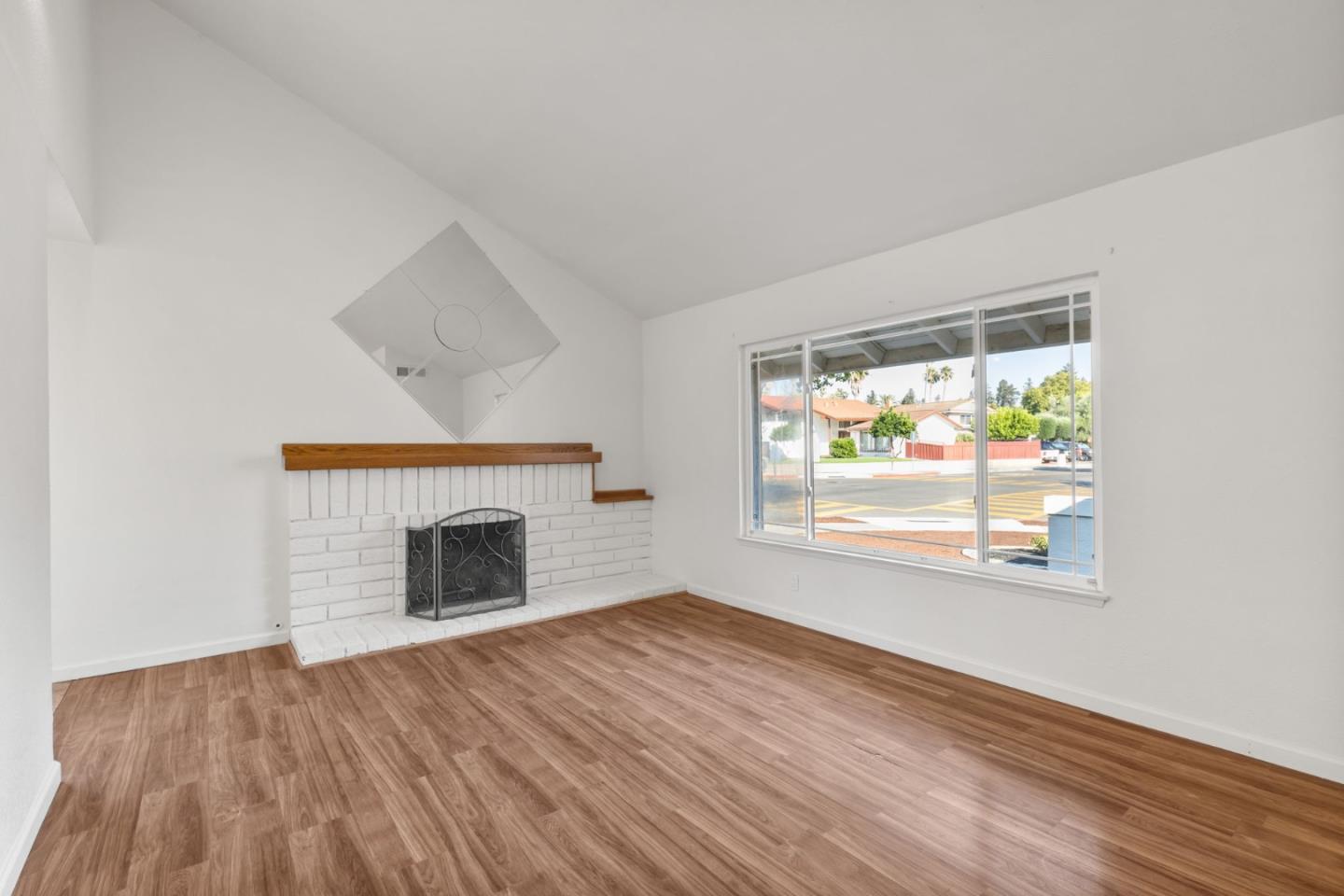 377 Avenida Arboles