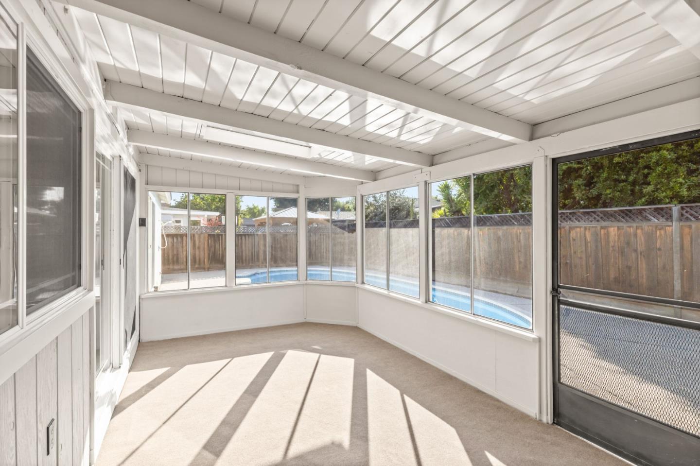 377 Avenida Arboles