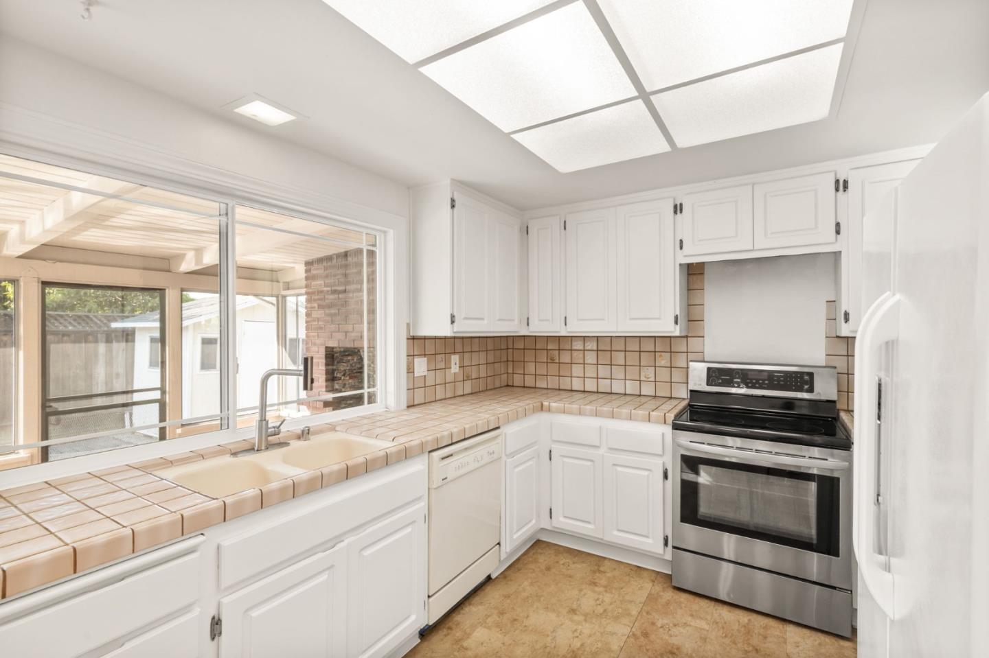 377 Avenida Arboles