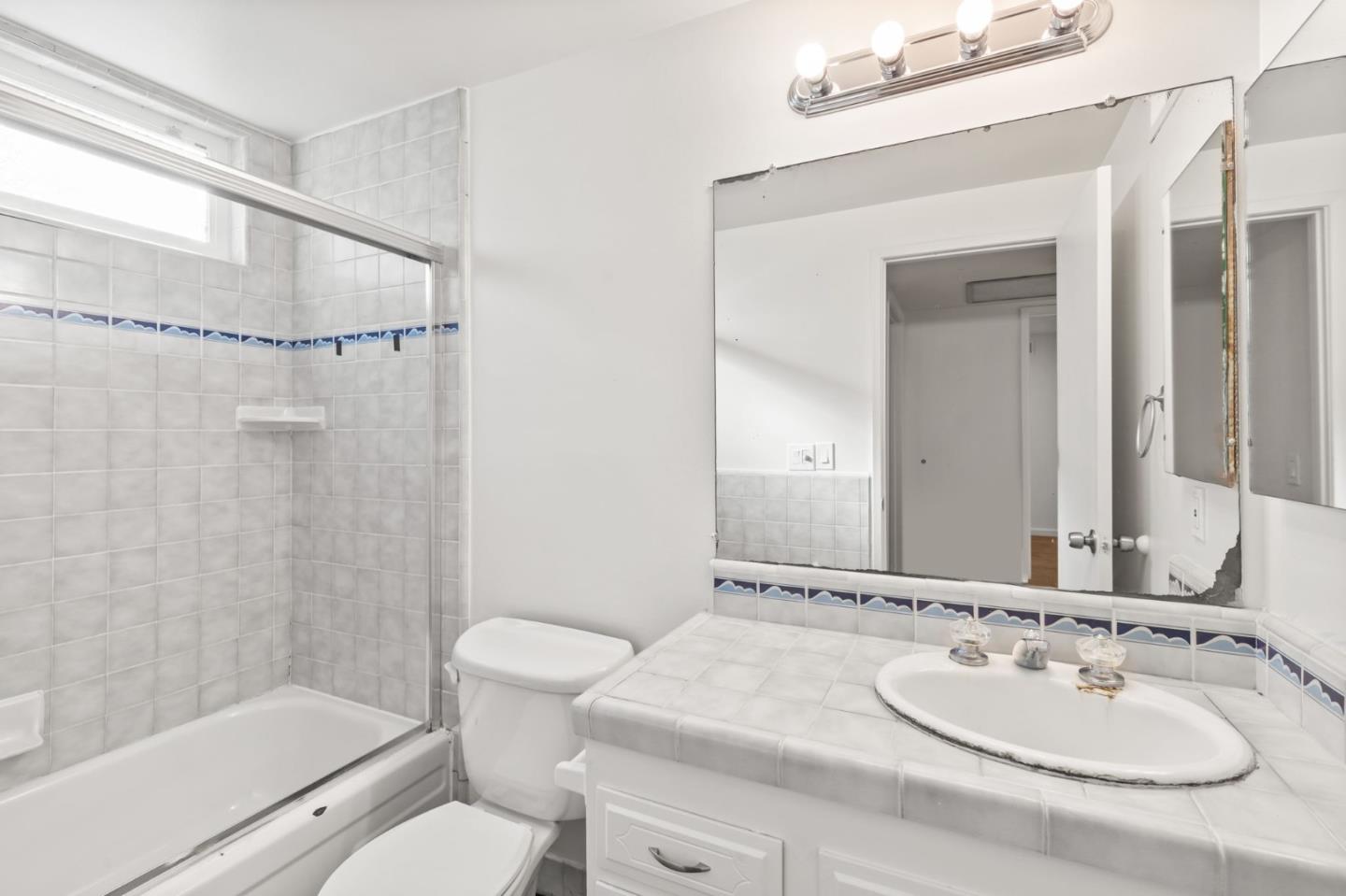 377 Avenida Arboles