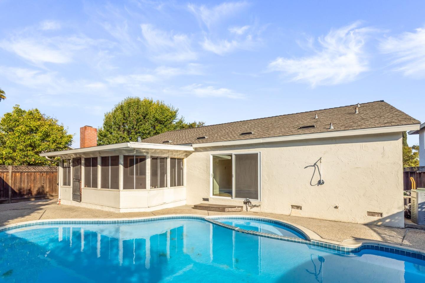 377 Avenida Arboles