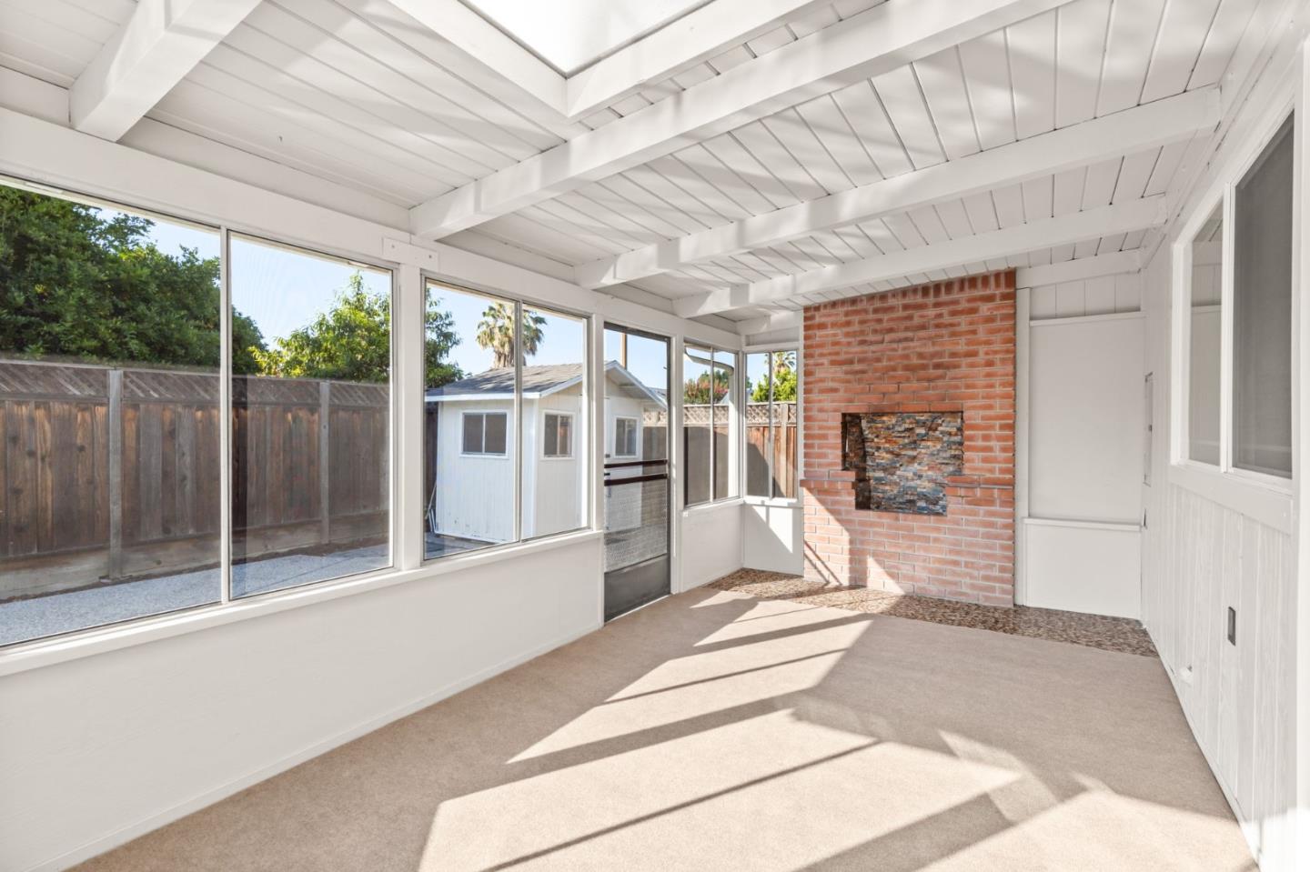 377 Avenida Arboles