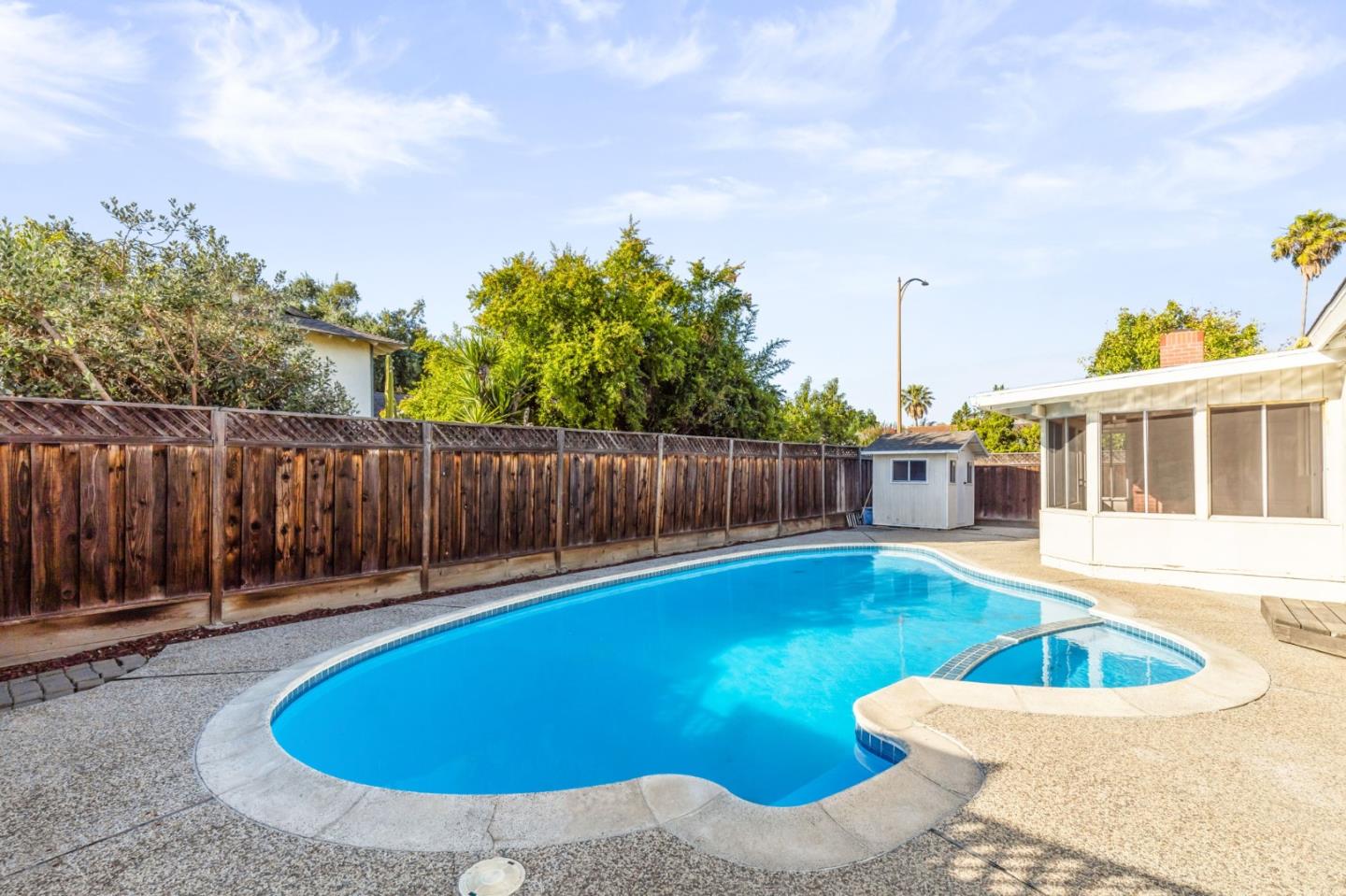 377 Avenida Arboles