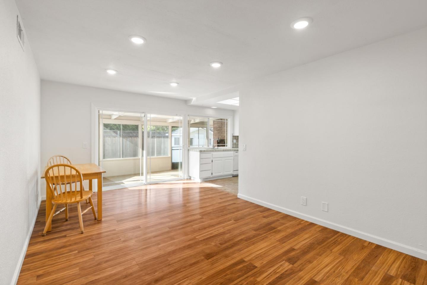377 Avenida Arboles