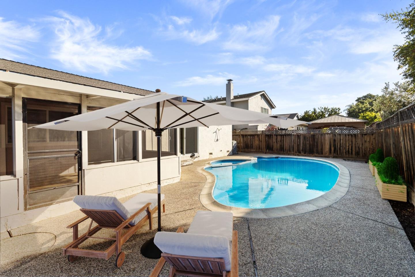 377 Avenida Arboles