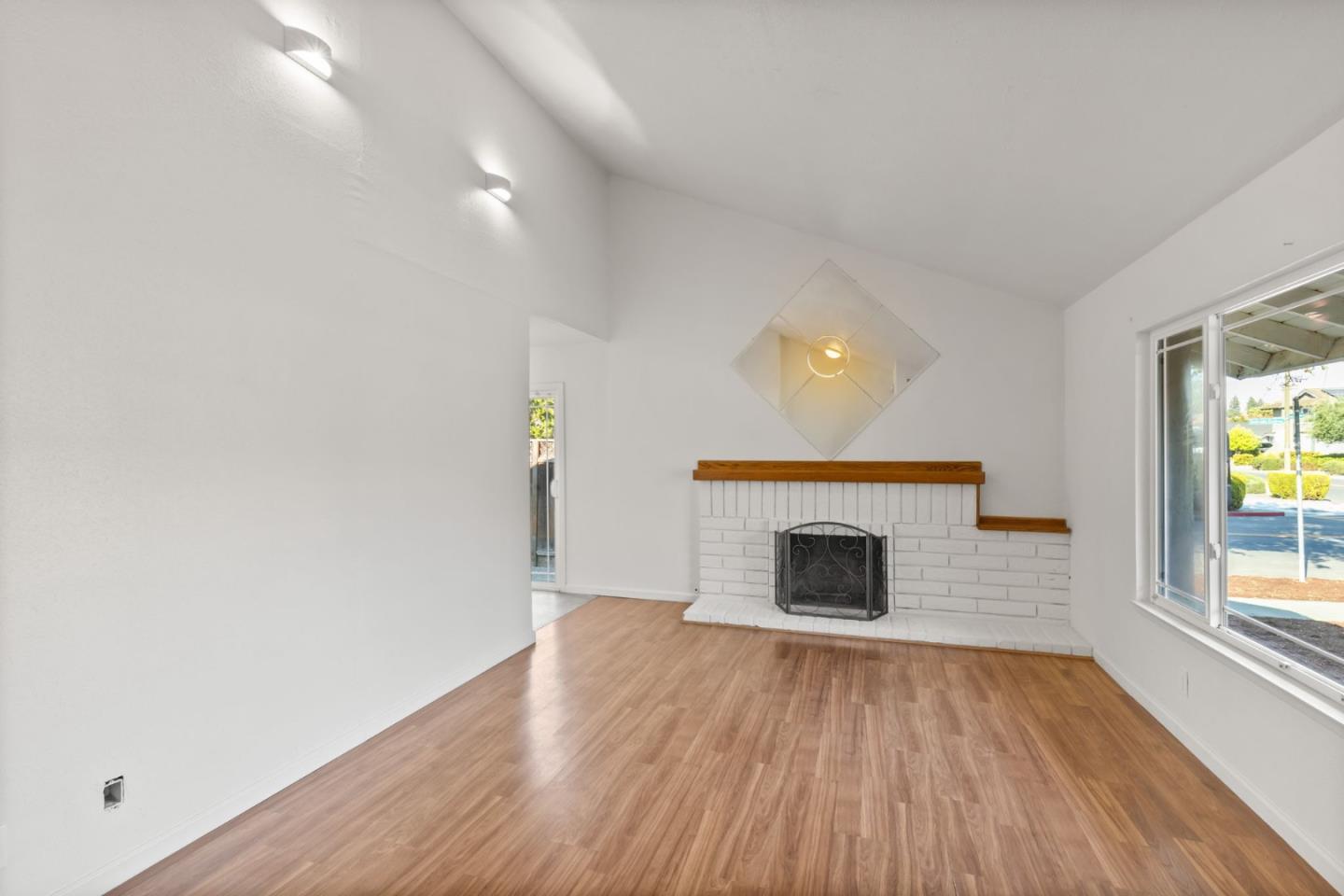 377 Avenida Arboles