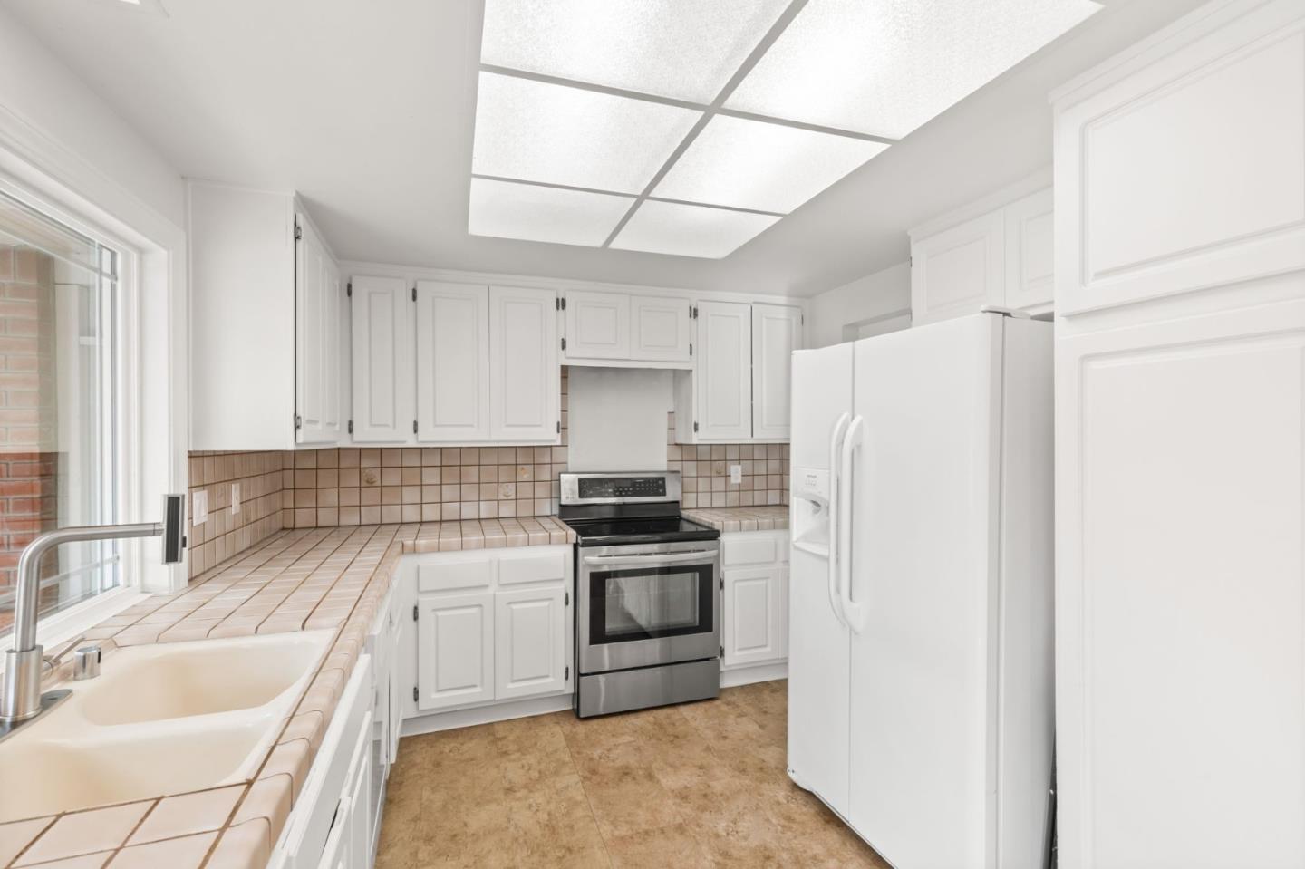 377 Avenida Arboles