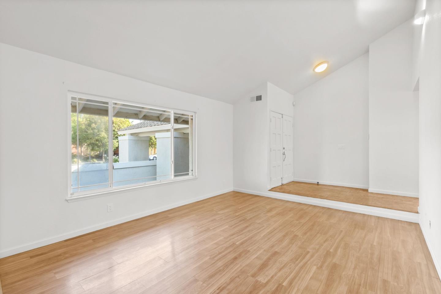 377 Avenida Arboles