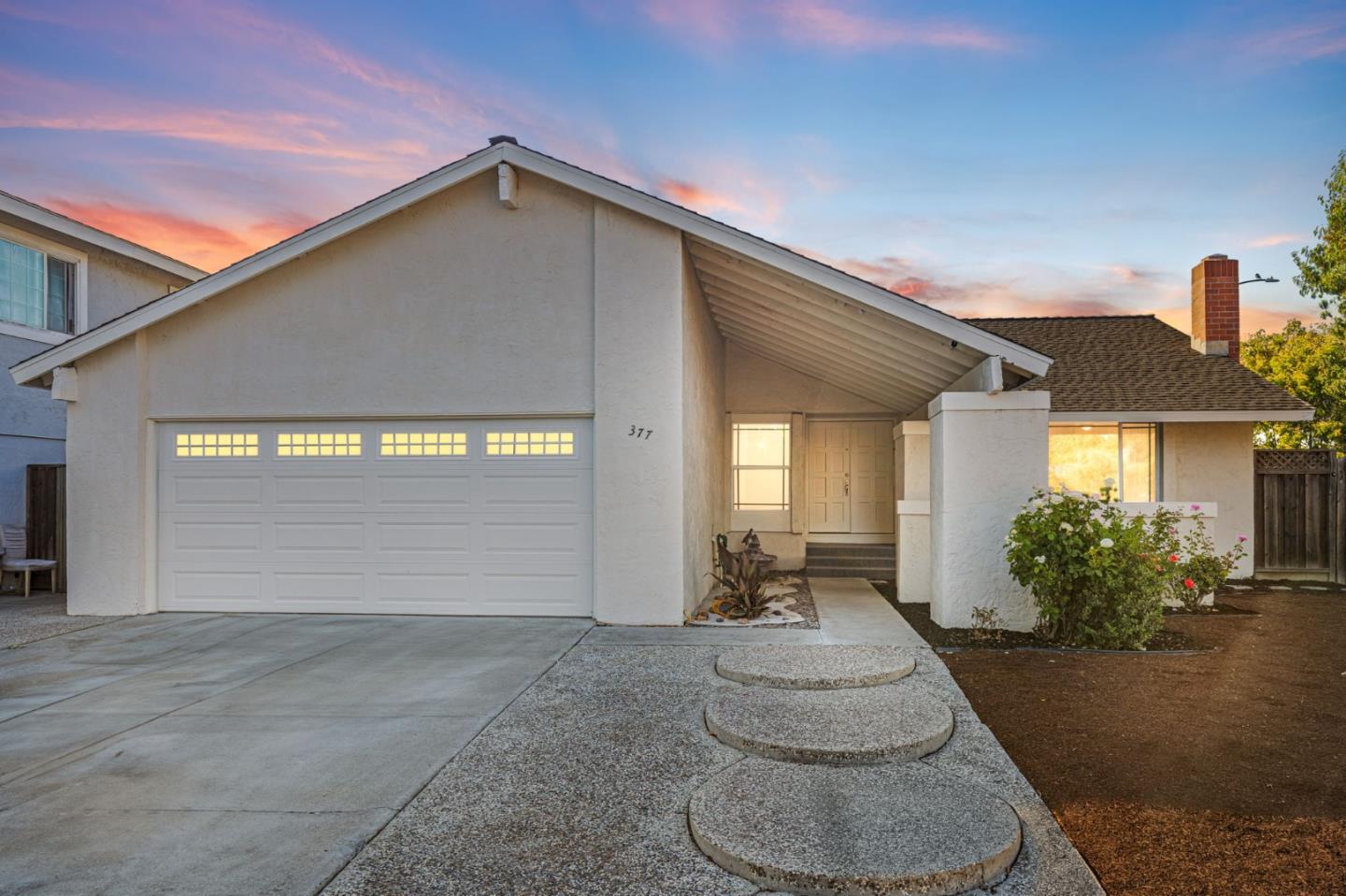 377 Avenida Arboles