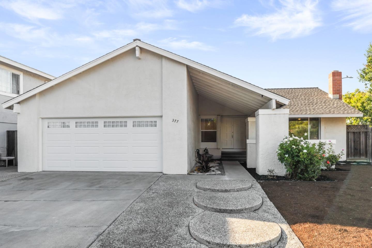 377 Avenida Arboles