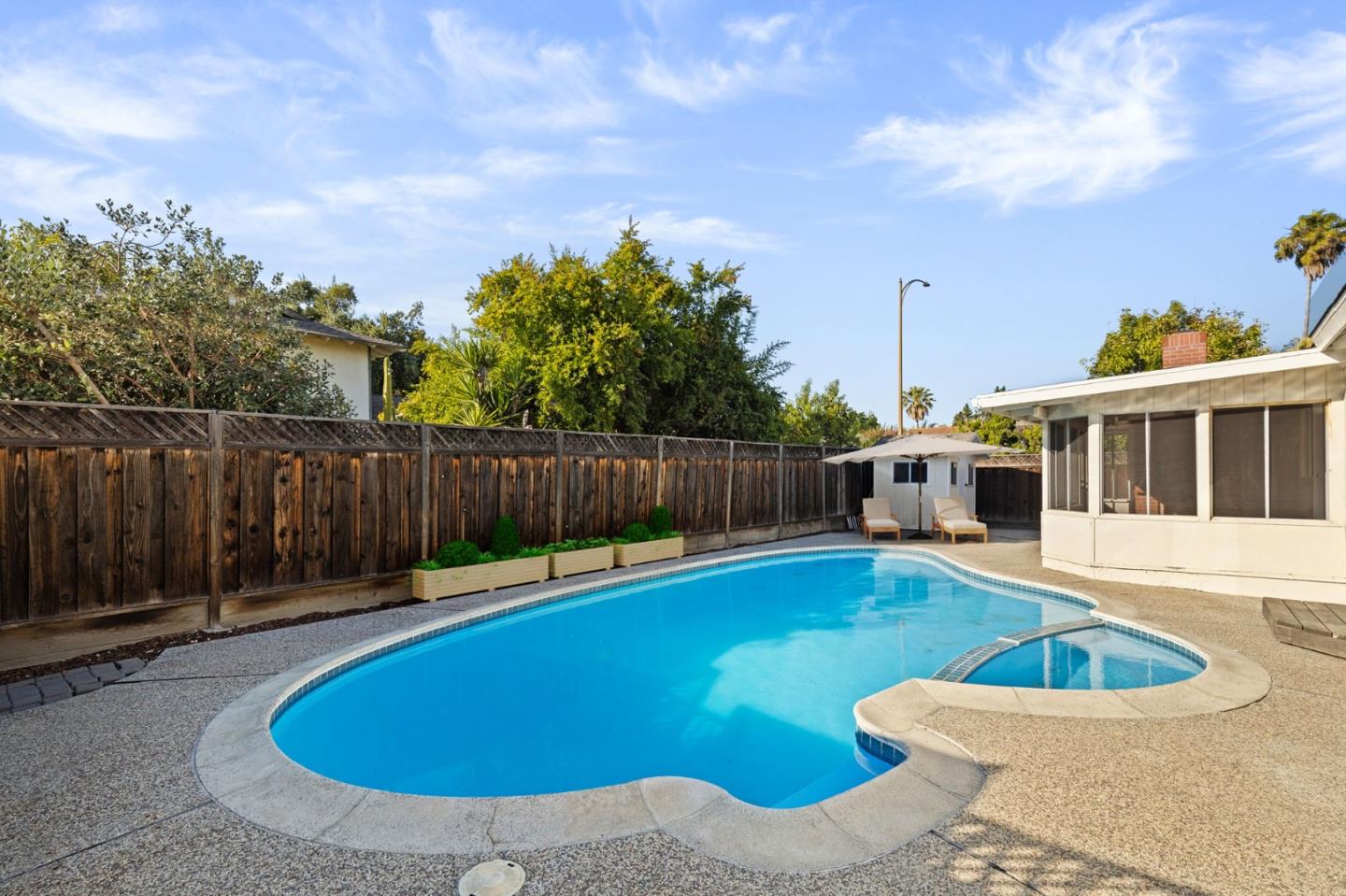 377 Avenida Arboles