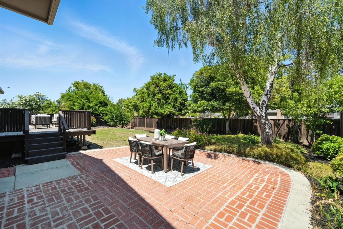 4608 Royal Garden Place