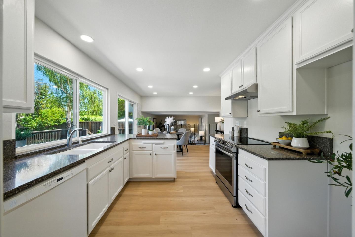 4608 Royal Garden Place