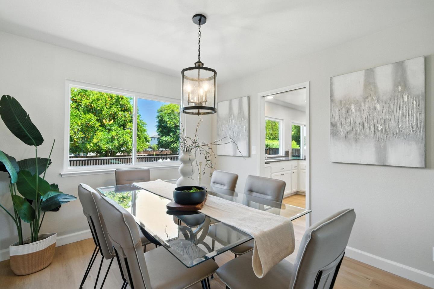 4608 Royal Garden Place