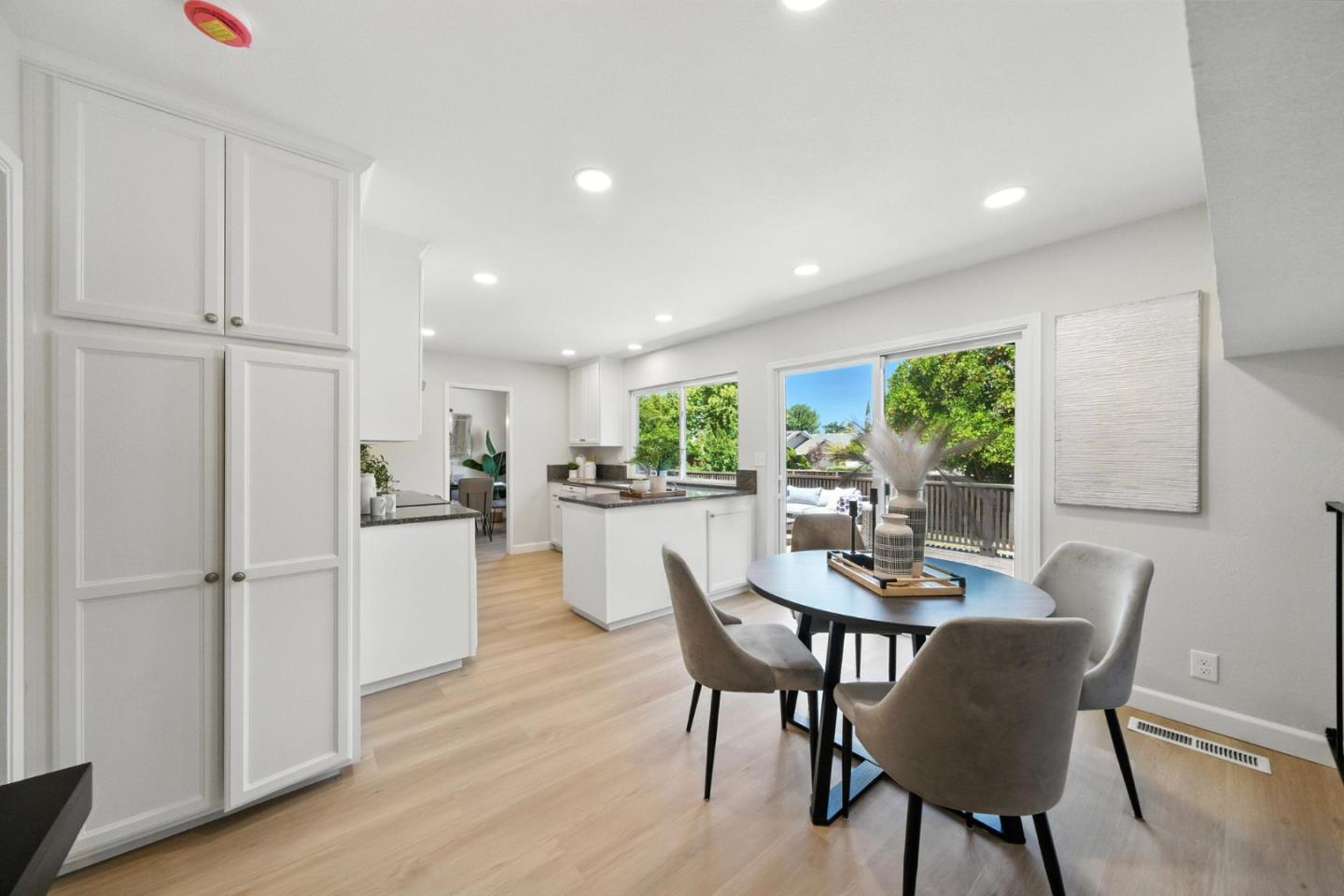 4608 Royal Garden Place