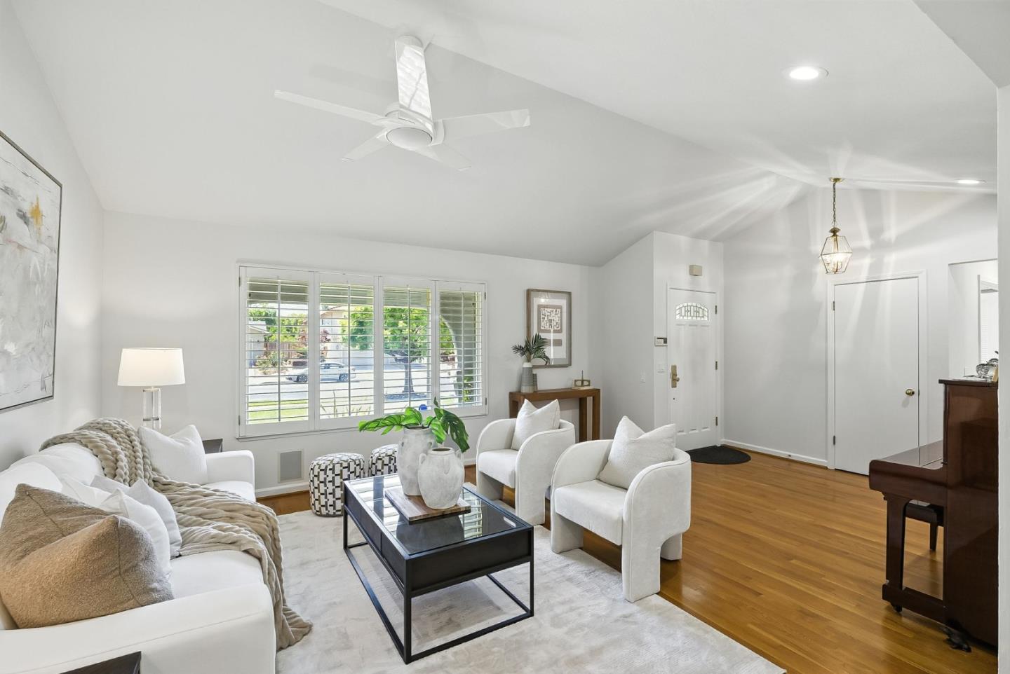 6182 Calle Del Conejo