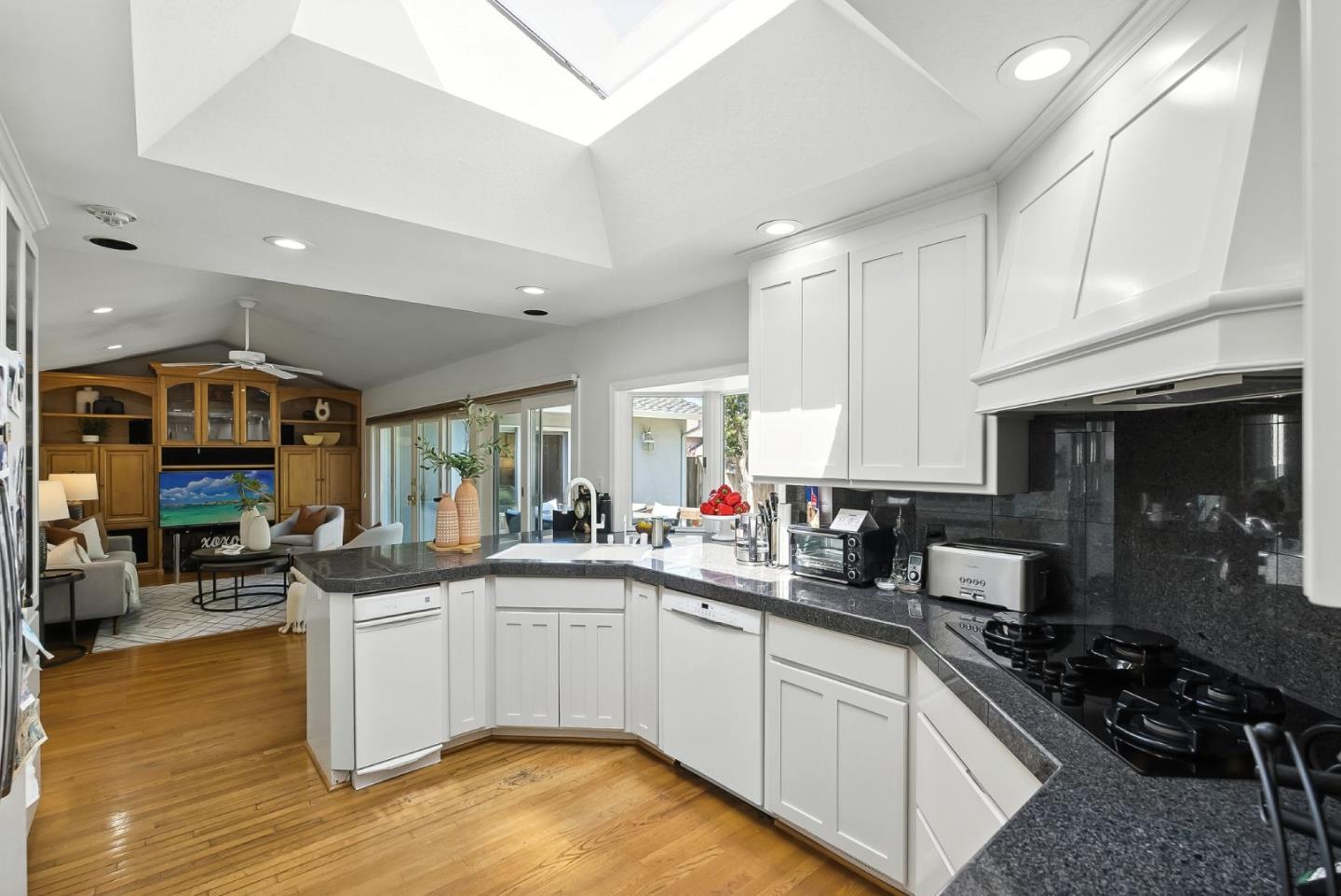 6182 Calle Del Conejo