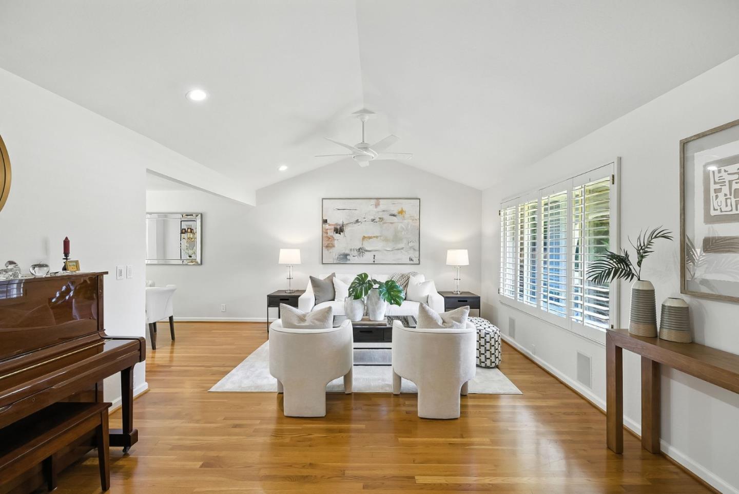 6182 Calle Del Conejo