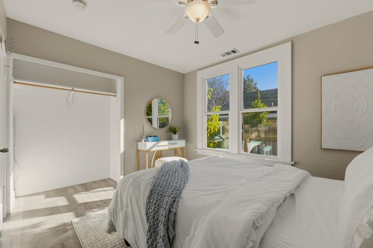 271 North Central Avenue