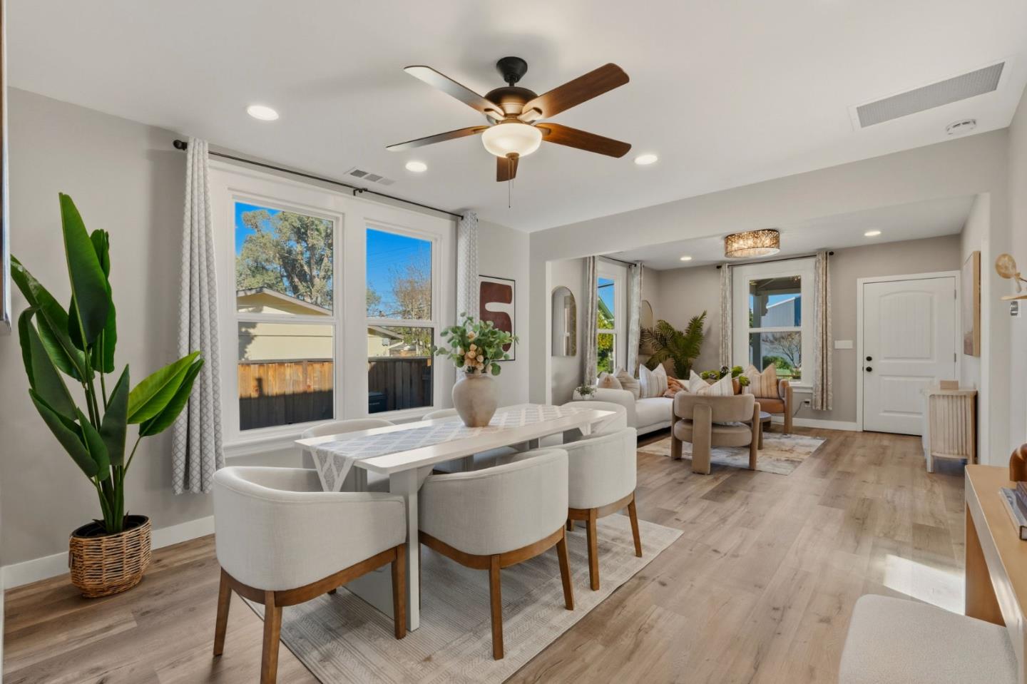 271 North Central Avenue