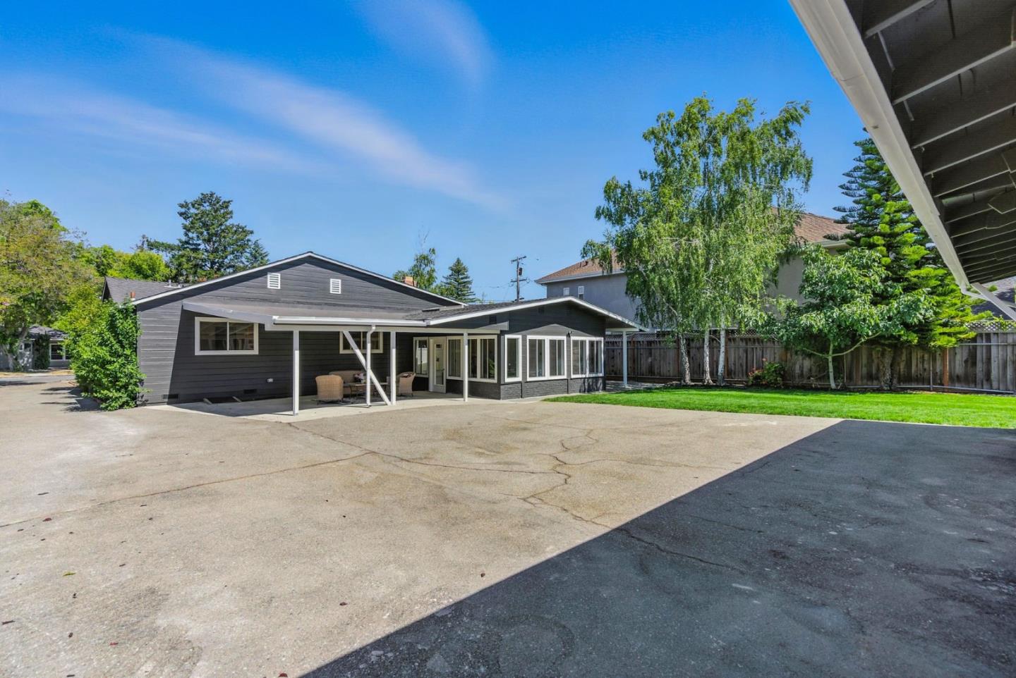 15591 Loma Vista Avenue
