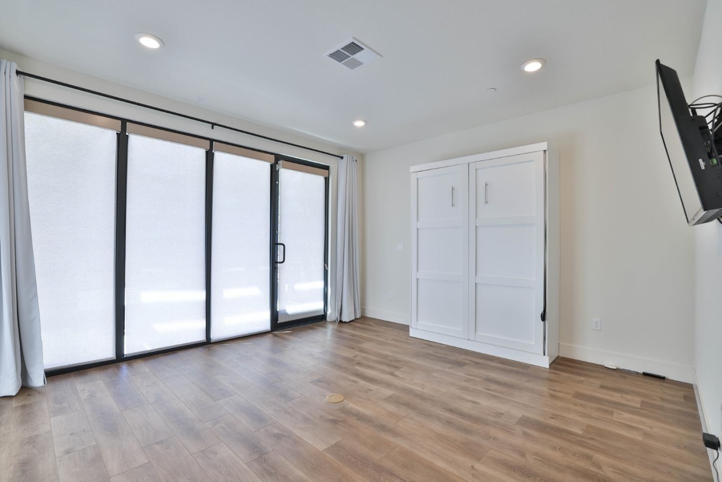 1435 El Camino Real