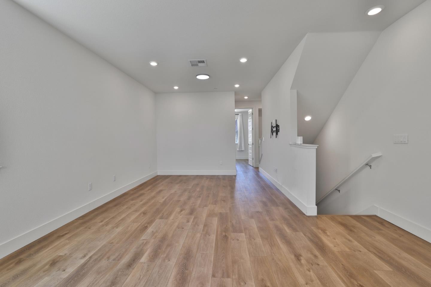 1435 El Camino Real