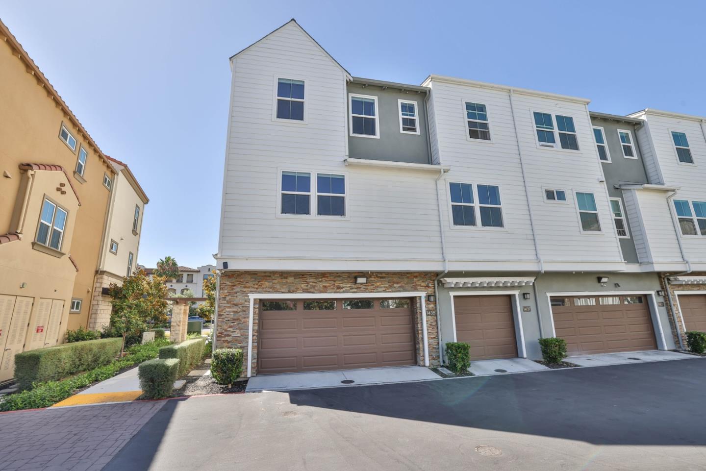 1435 El Camino Real