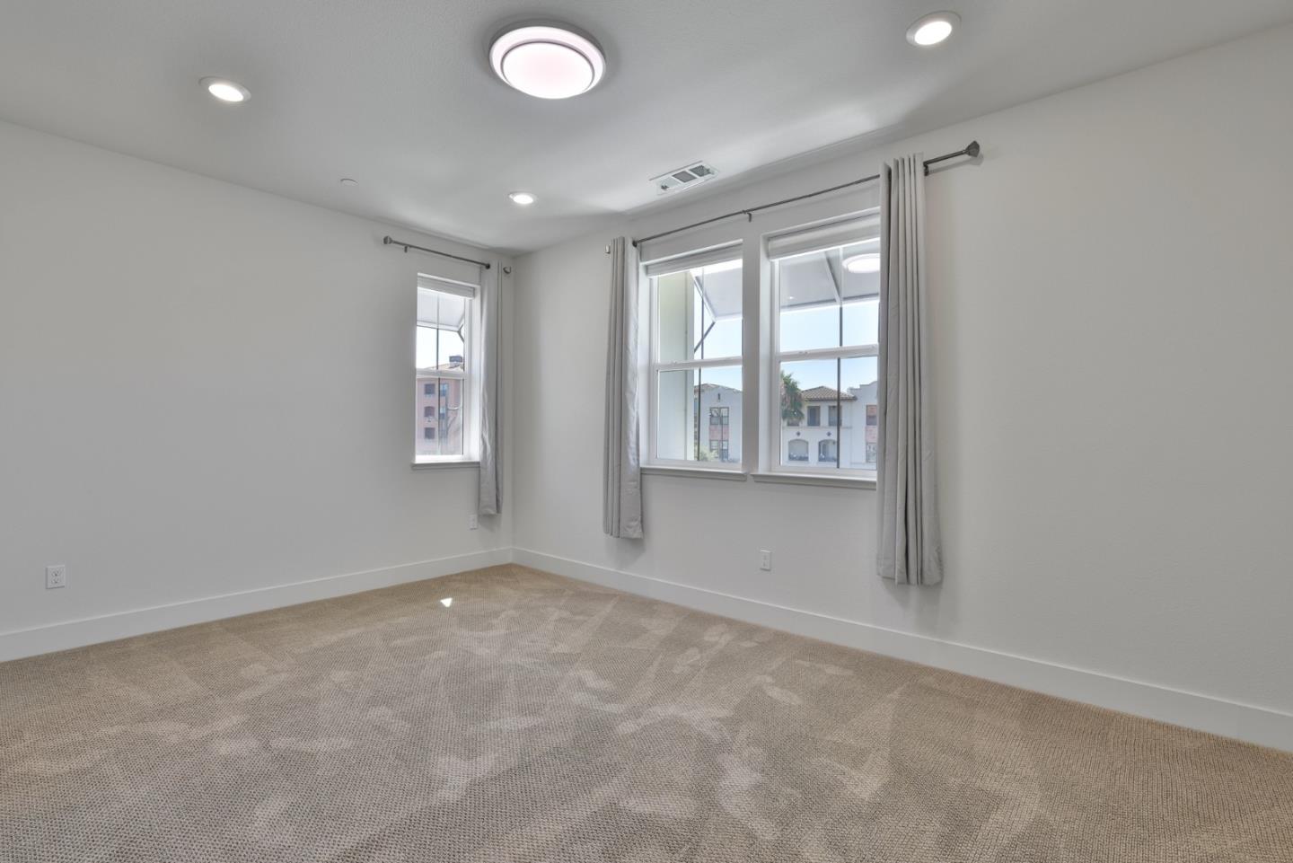 1435 El Camino Real