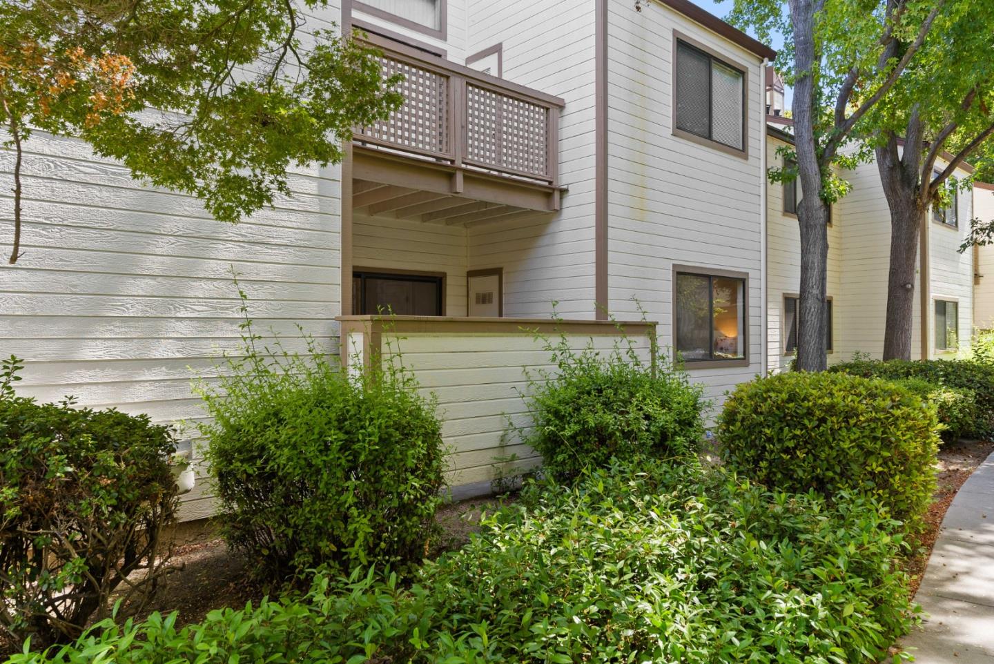 1340 Meadow Ridge Circle