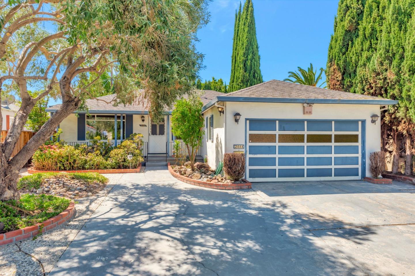 2444 Fernwood Avenue