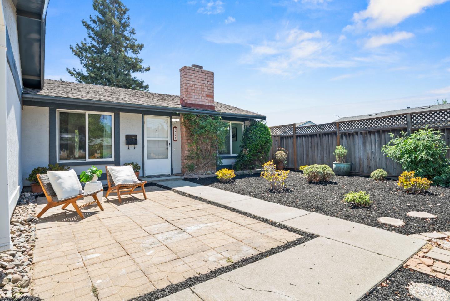2293 Royaltree Circle