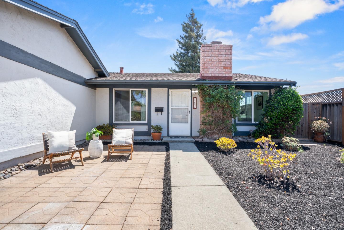 2293 Royaltree Circle