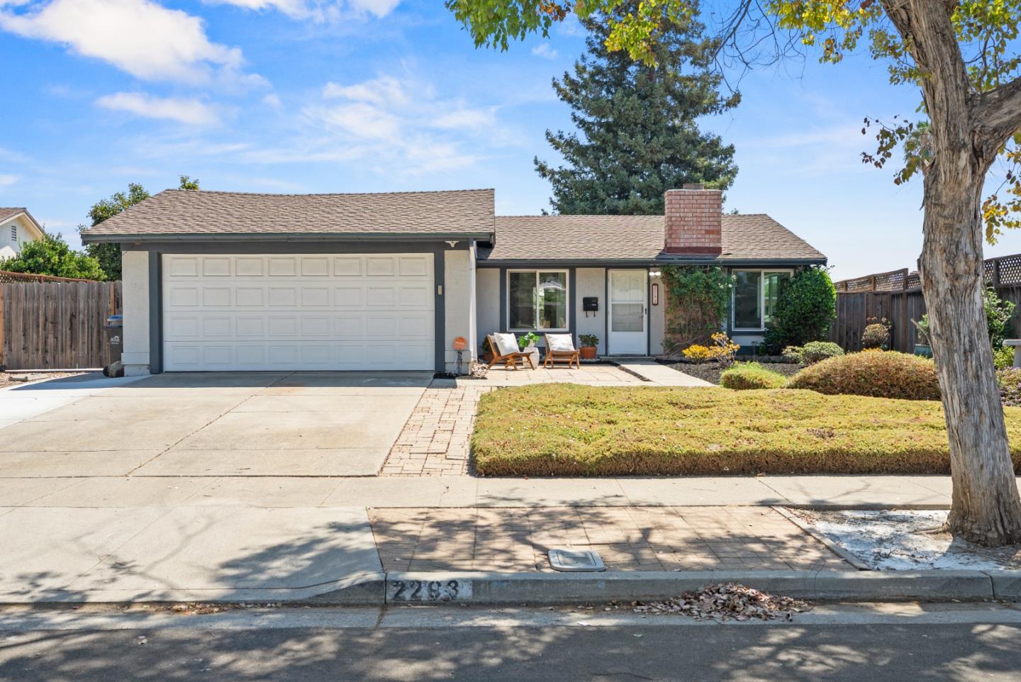 2293 Royaltree Circle