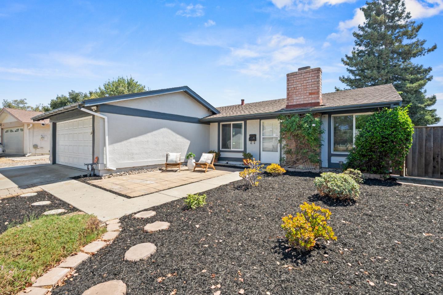 2293 Royaltree Circle