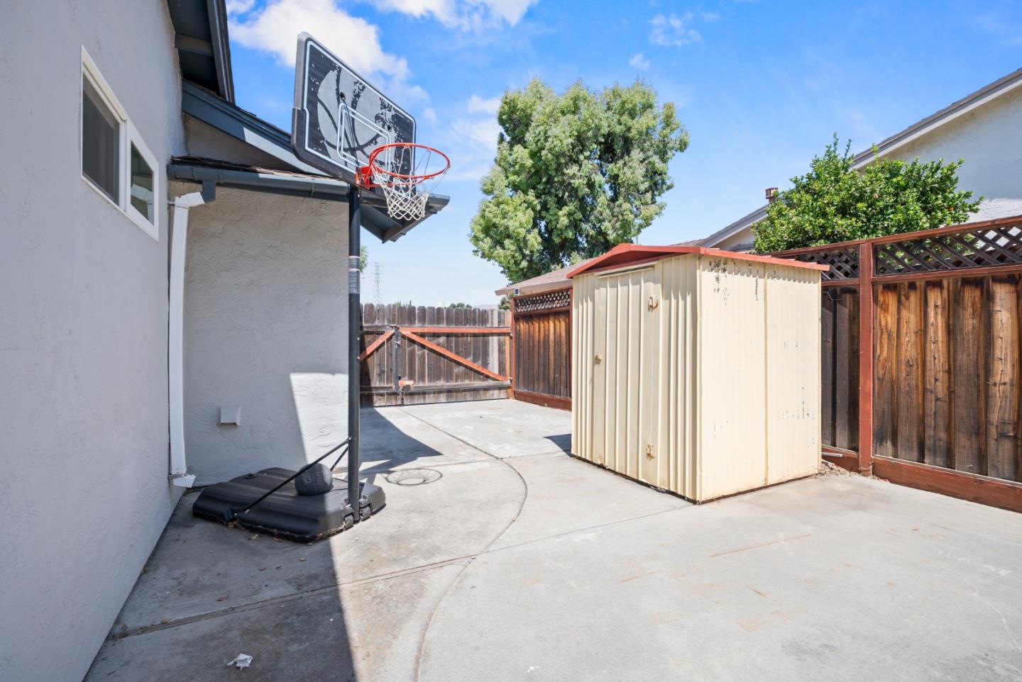 2293 Royaltree Circle