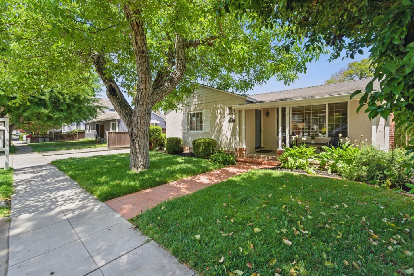 1344 Iris Court