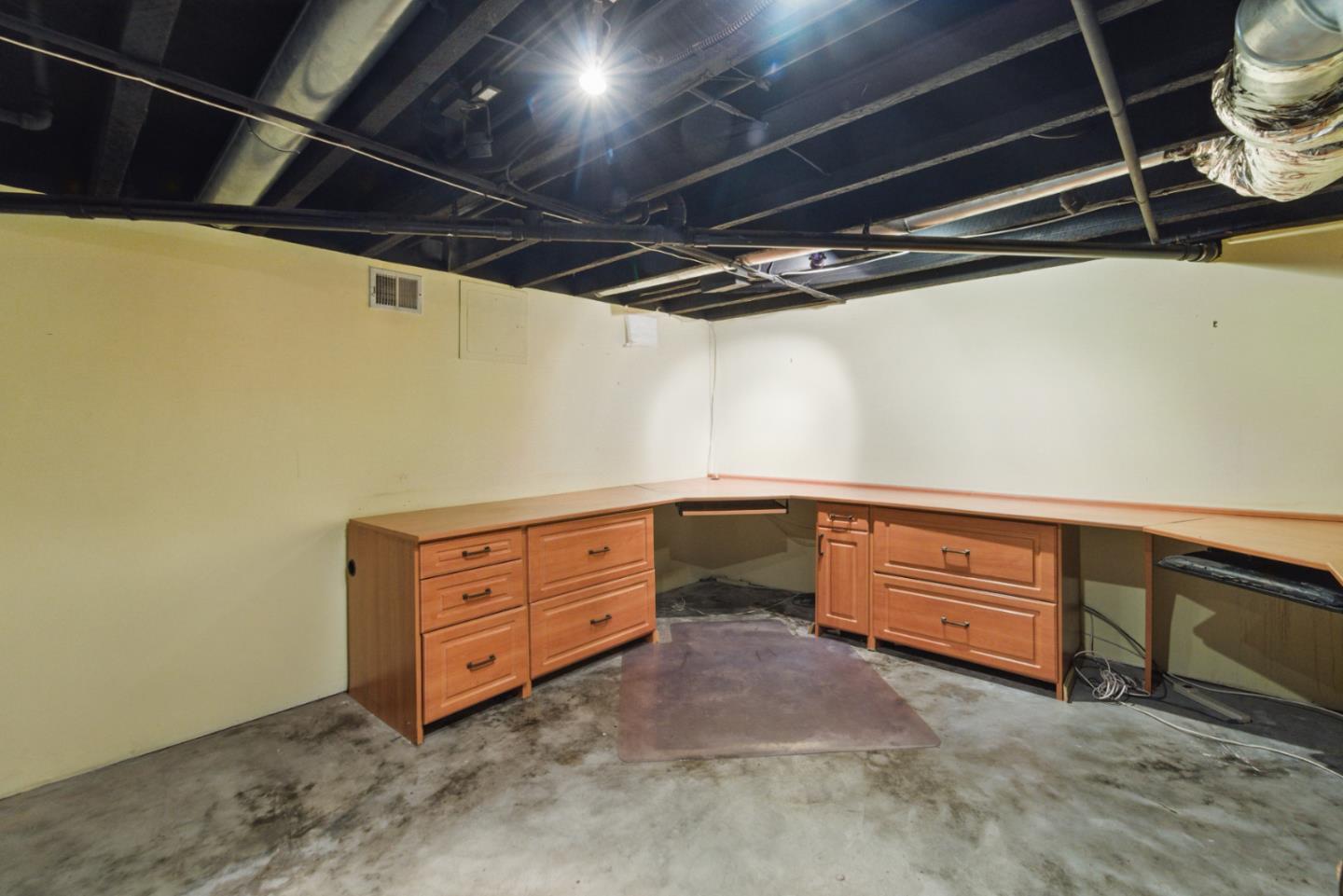 1344 Iris Court