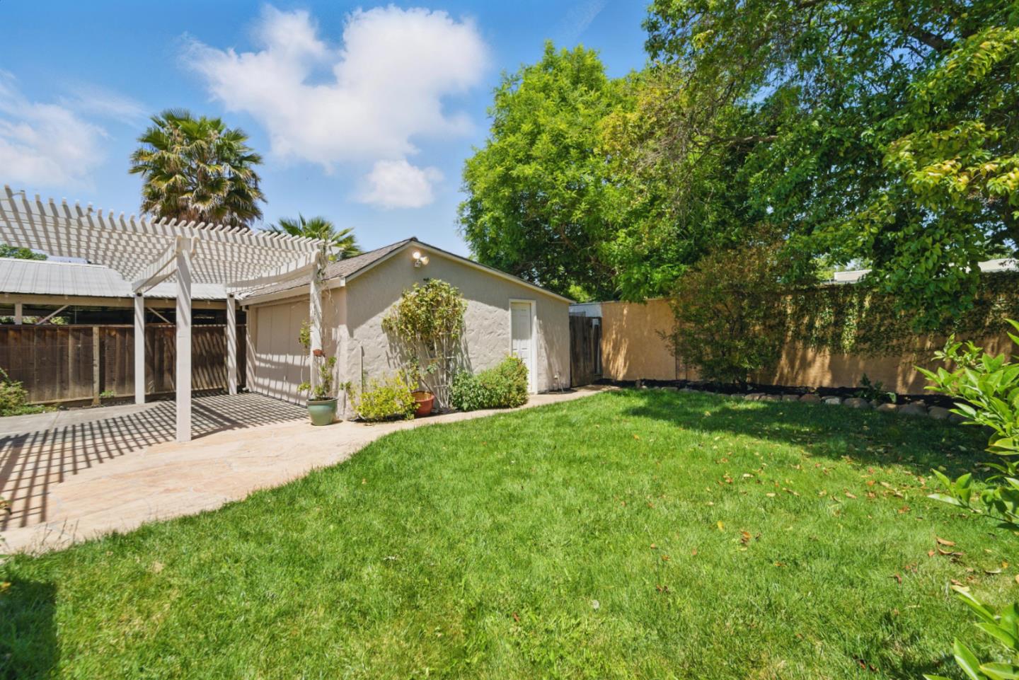 1344 Iris Court