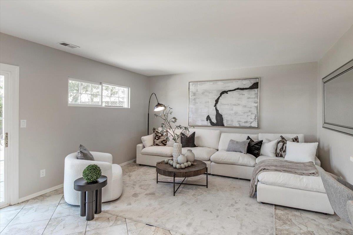 1018 Huntingdon Drive