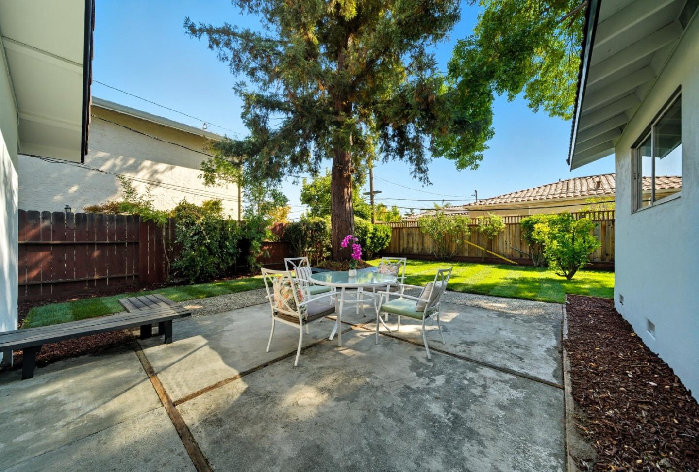 998 Cera Drive