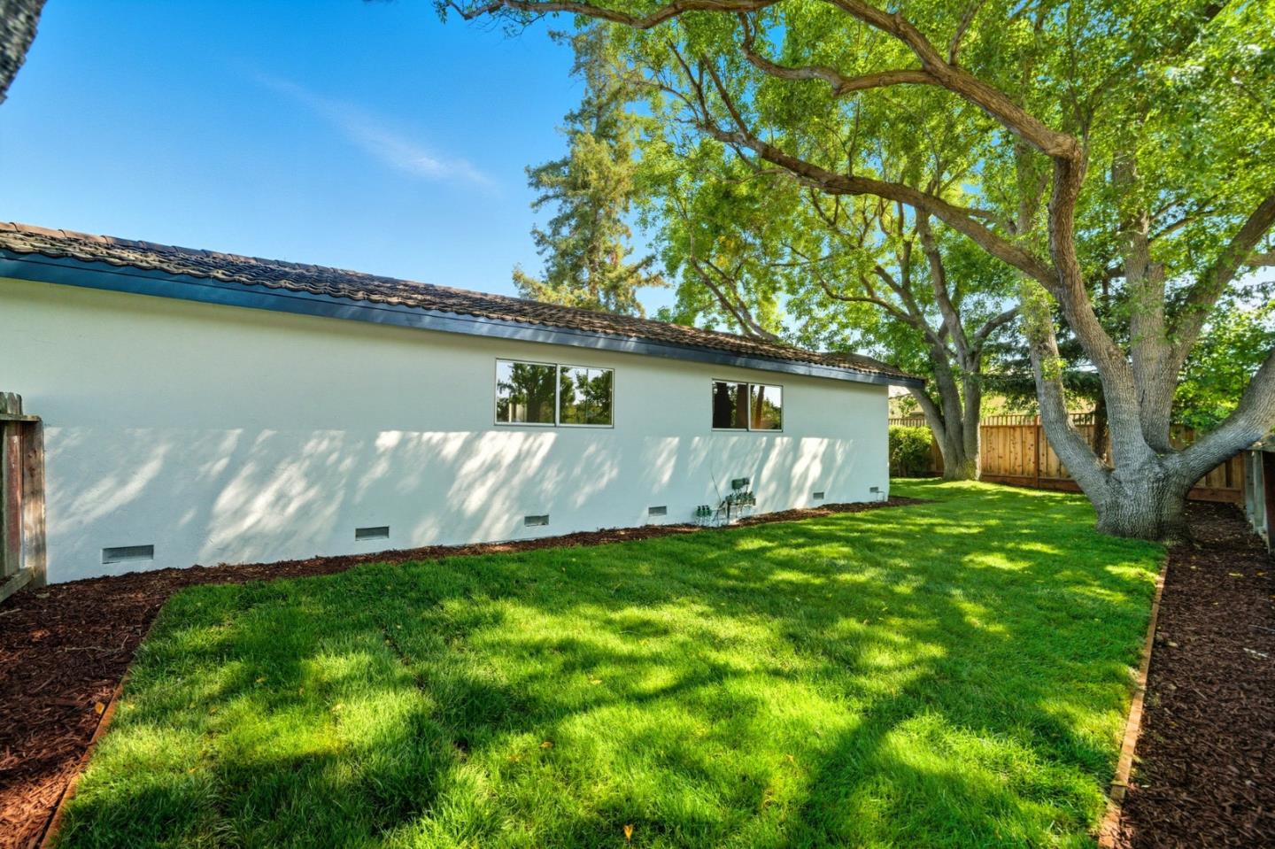 998 Cera Drive