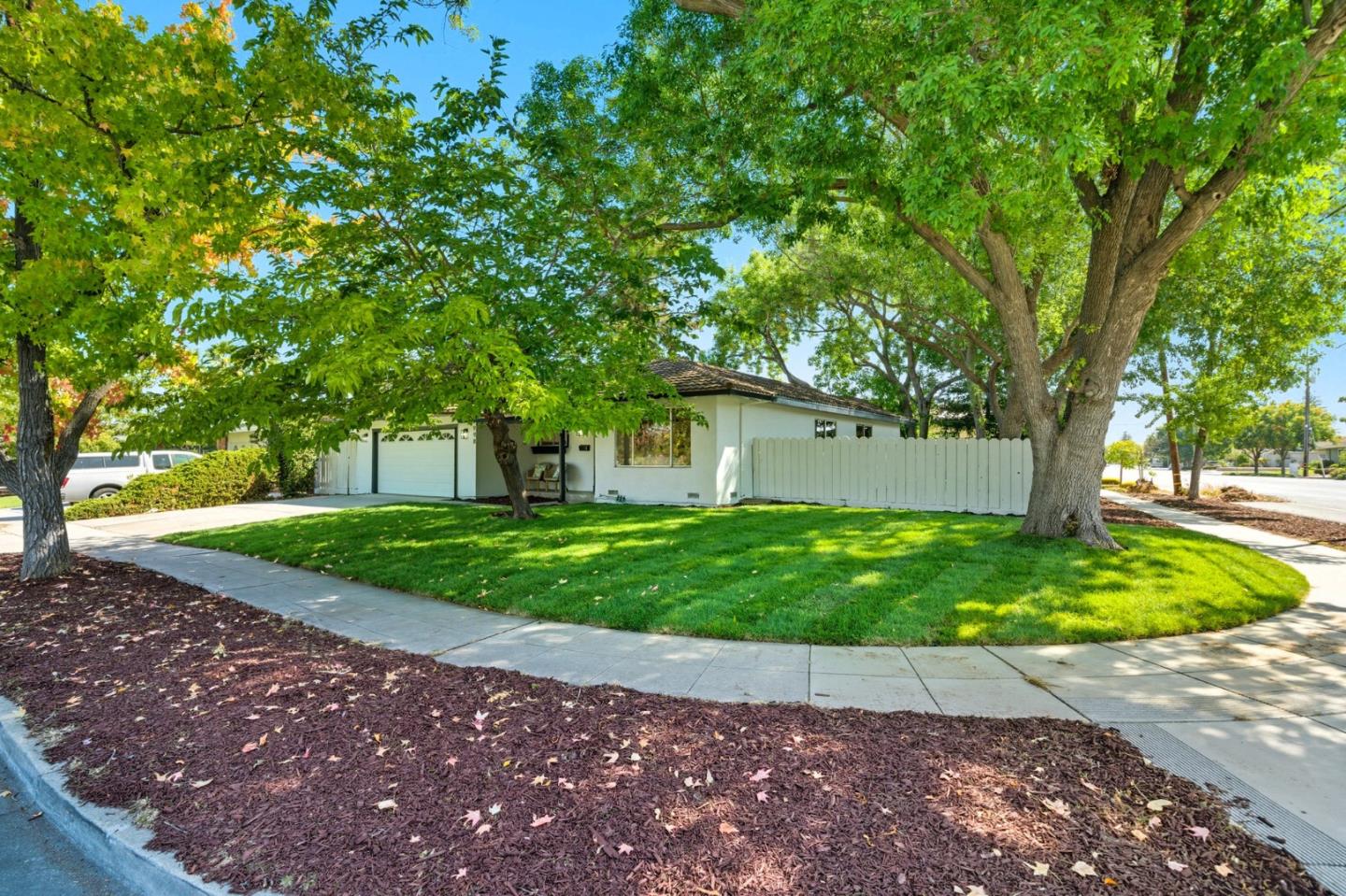 998 Cera Drive