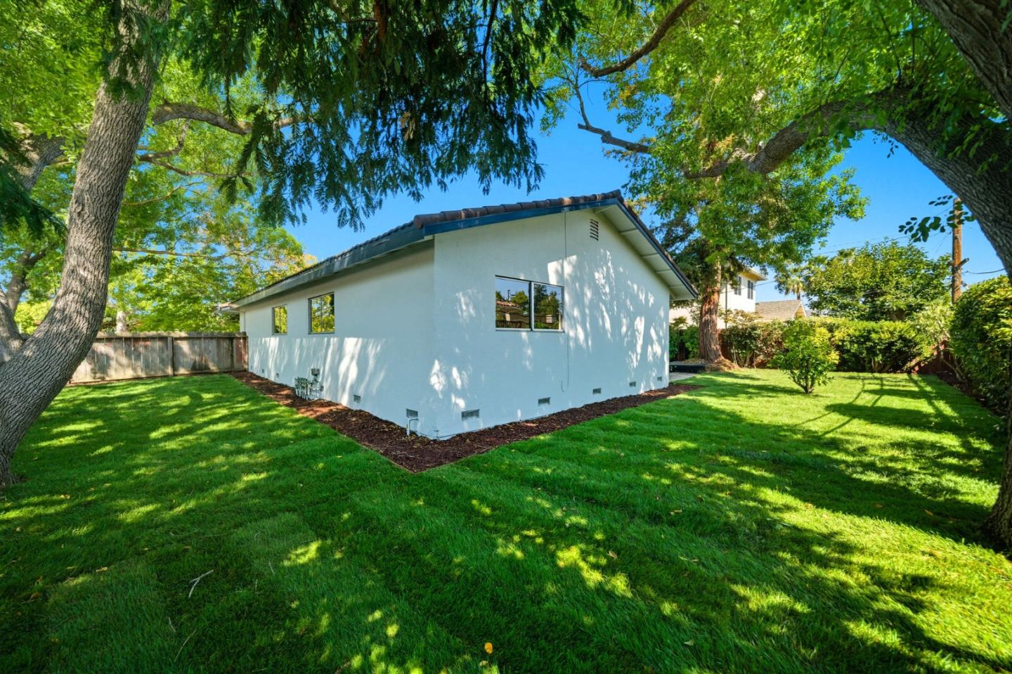 998 Cera Drive