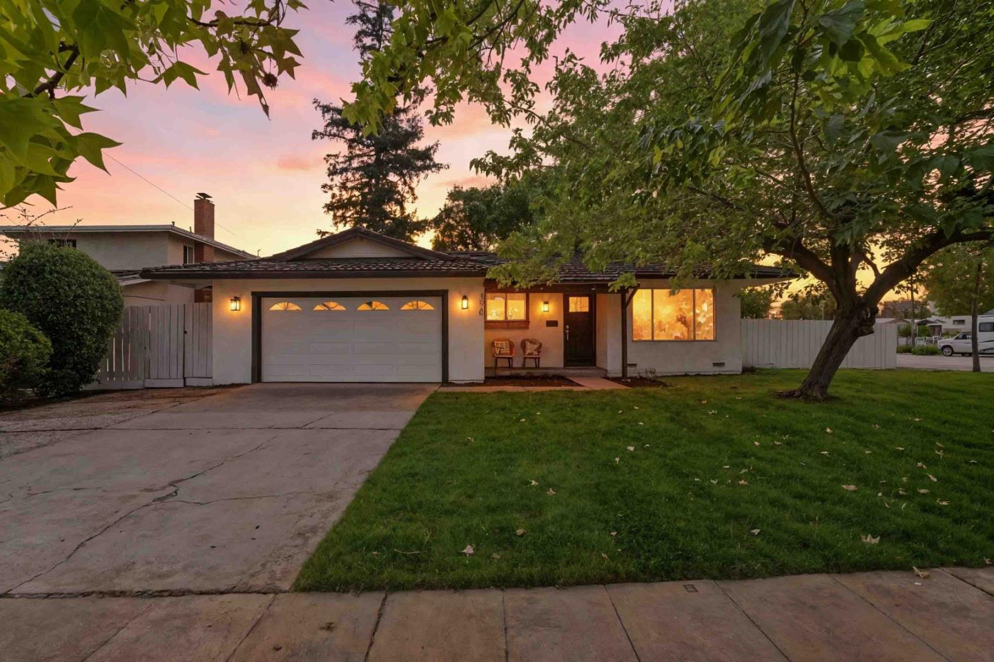 998 Cera Drive
