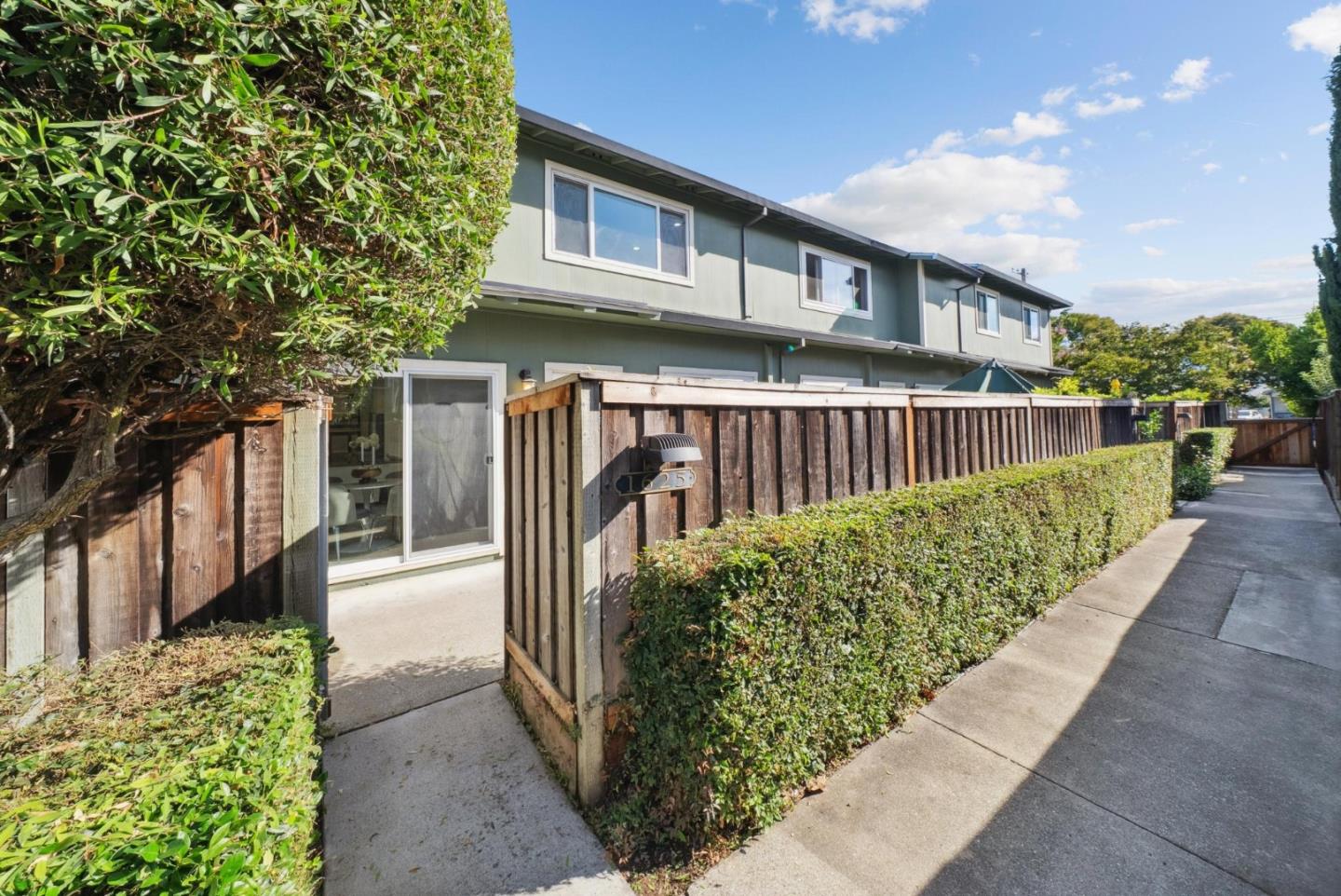 1625 Kentfield Avenue