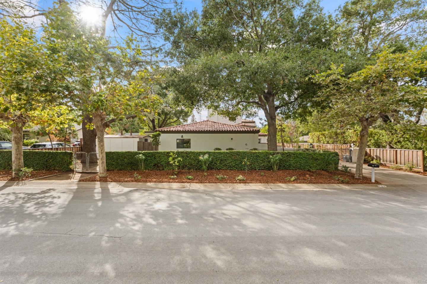 704 Catalina Way