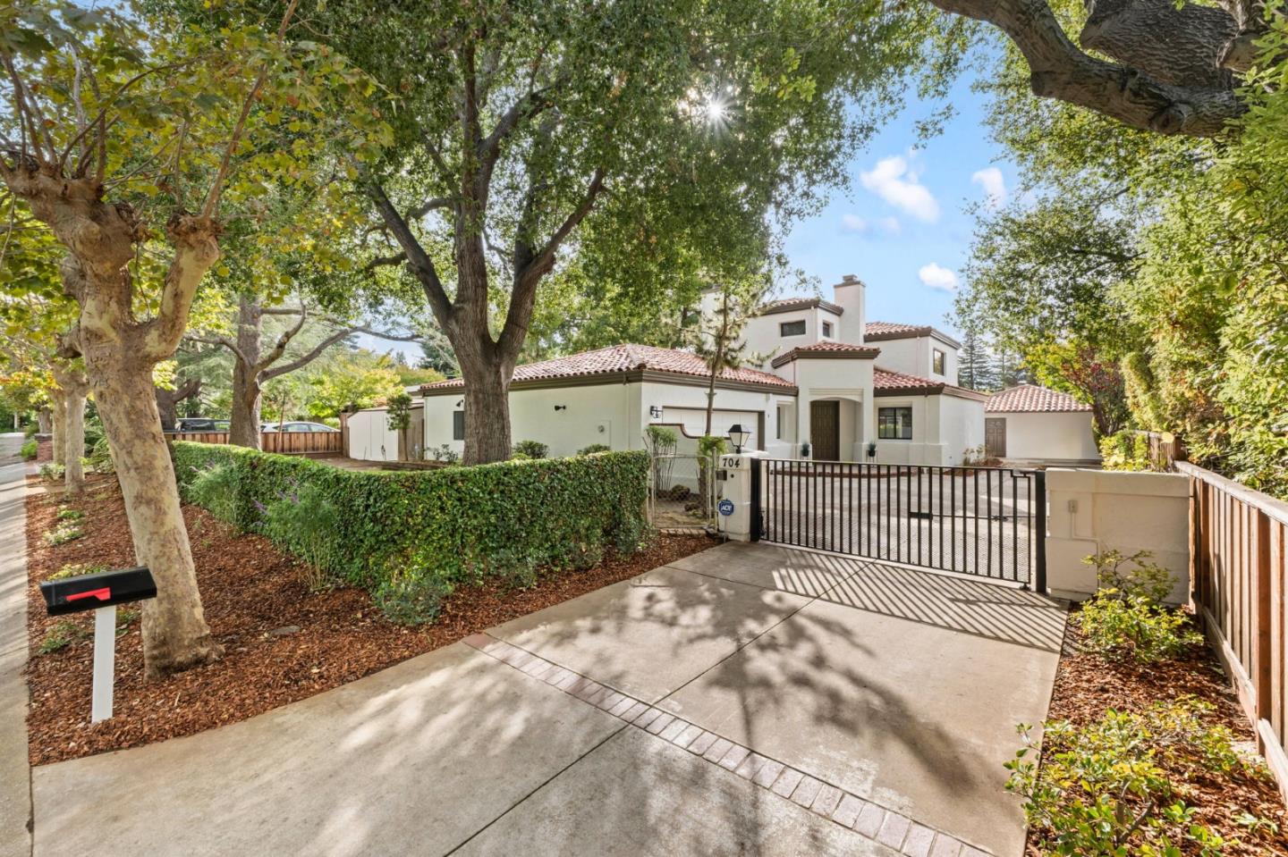 704 Catalina Way